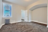 Building Photo - 1314 N Kenwood Ave