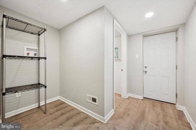 Building Photo - 717 N 38th St