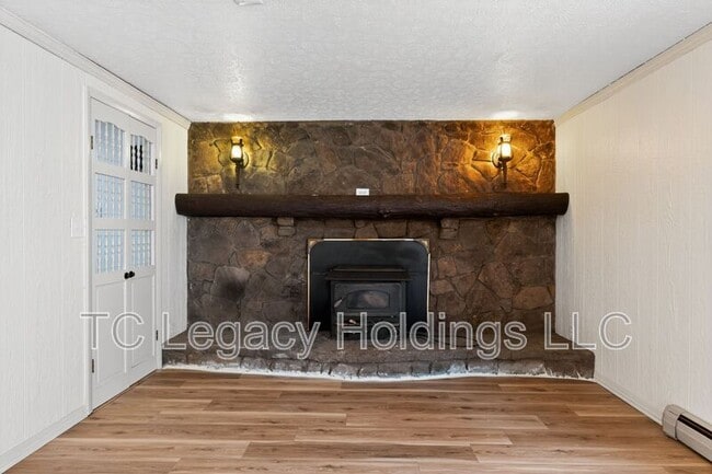 Building Photo - 1121 Eastwood Dr