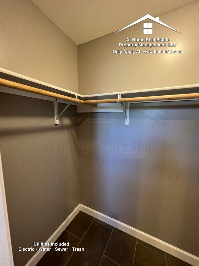 Building Photo - 301 E St Eunice Rd