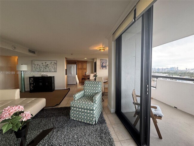 Building Photo - 2555 Collins Ave