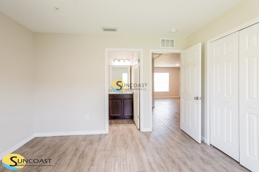 Building Photo - 9262 N Travis Dr