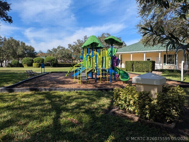 Building Photo - 143 Middlebury Dr