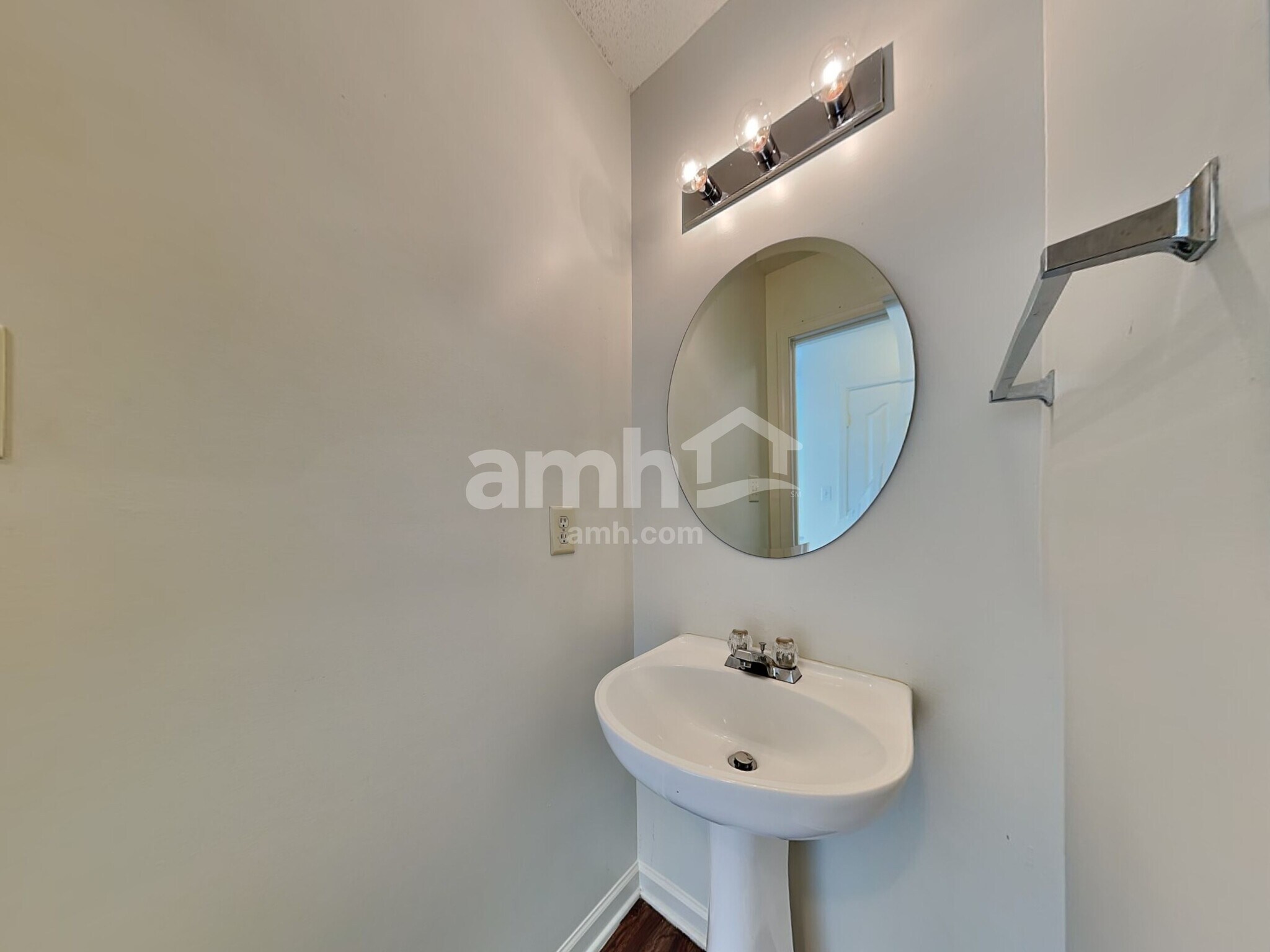 Building Photo - 3814 Sipes Ln