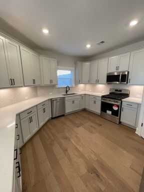 Building Photo - 9030 Headwaters Dr