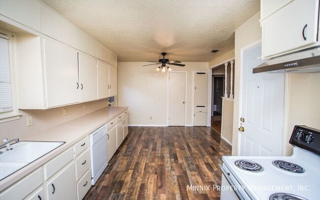 Building Photo - 2113 S Loop 289