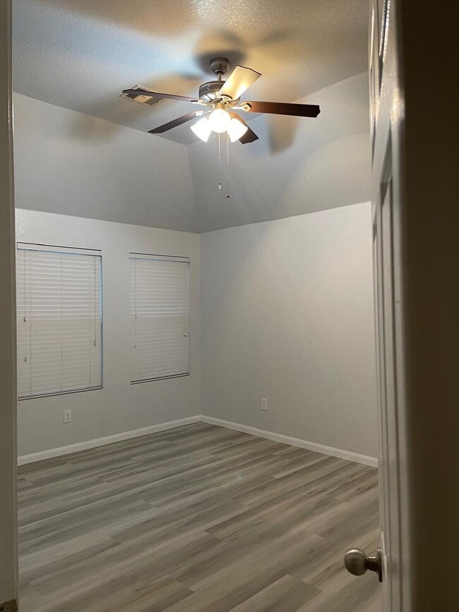 Building Photo - 8127 Redbud Point Ln