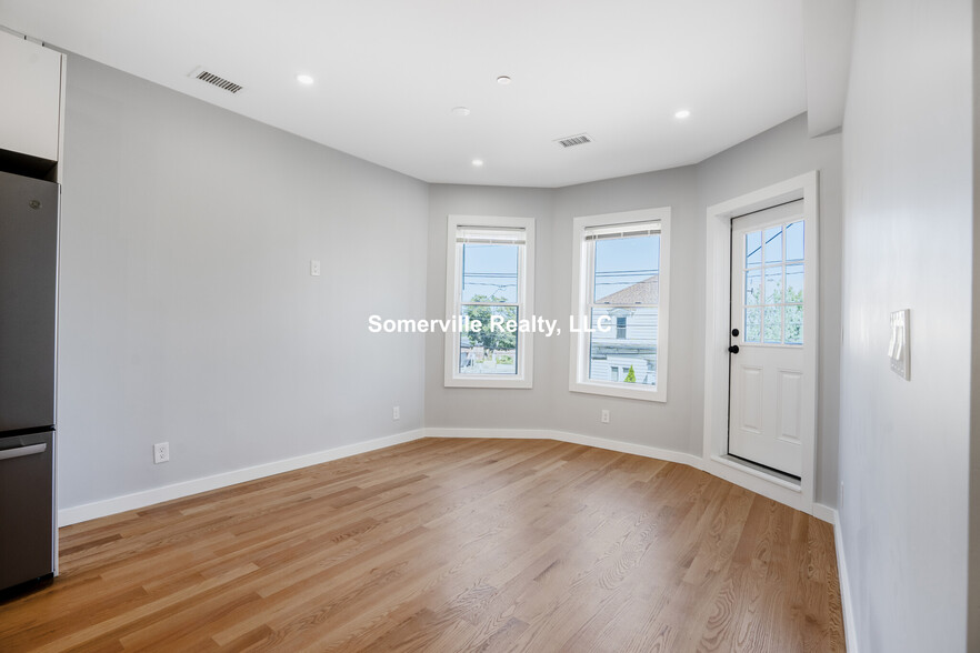 Primary Photo - 27 Linden St