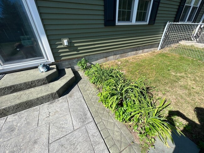 Building Photo - 111 Stone Ridge Ct