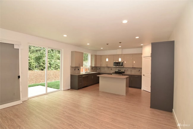 Building Photo - 390 Hammond St