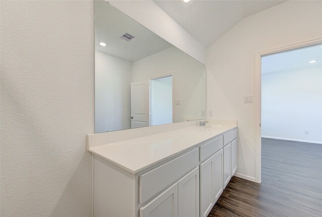Building Photo - 5023 Lavaridge Dr