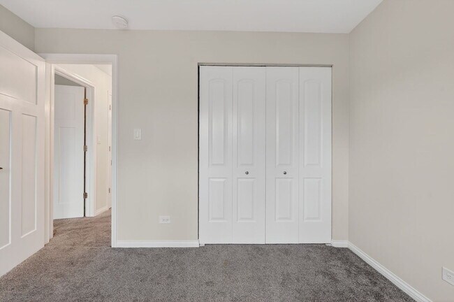 Building Photo - 751 S Dwyer Ave