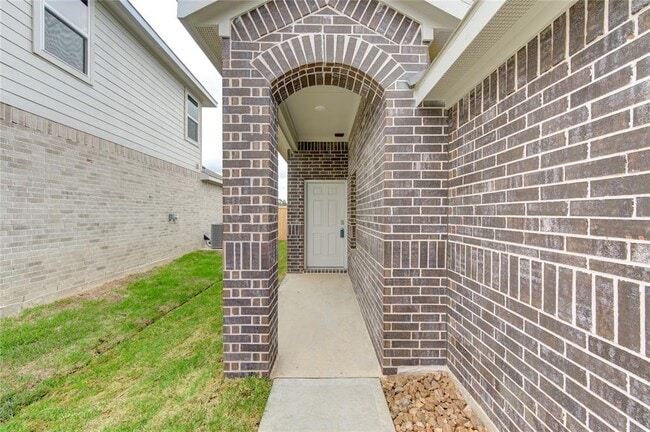 Building Photo - 24434 Elmwood Falls Dr