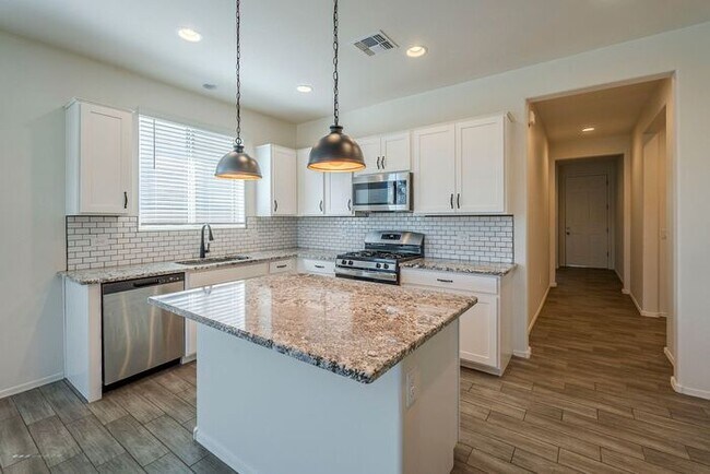 Building Photo - Bright & Stylish 3BR Home in La Estancia |...