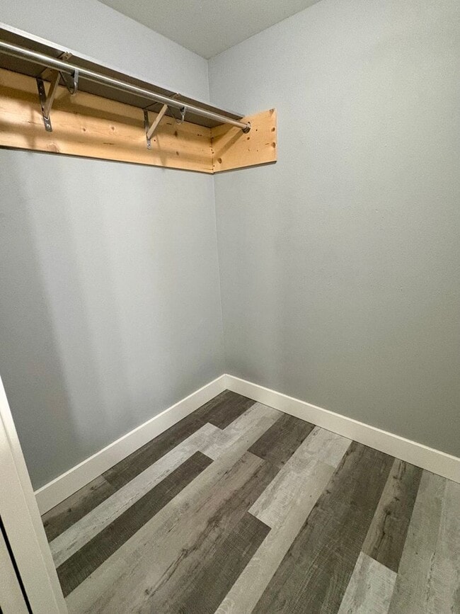Building Photo - Central Point - Refined Townhouse with Dual Primary Suites
