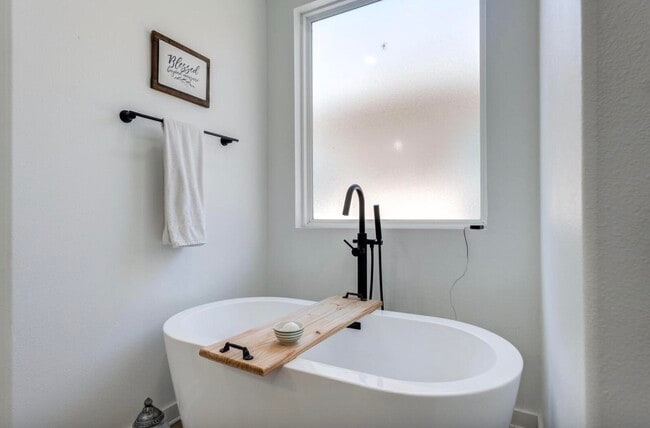 Building Photo - 12016 Savannah Ave