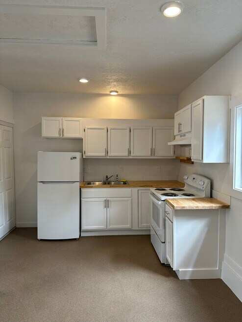 Building Photo - 4965 Breanna Ln NE