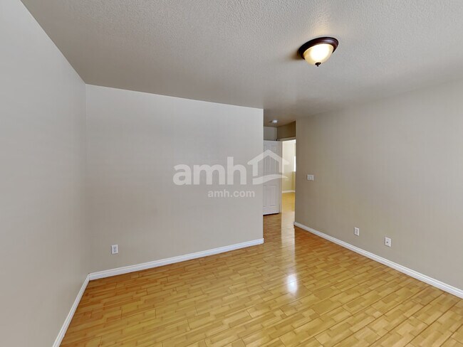 Building Photo - 7300 Vinca Rd