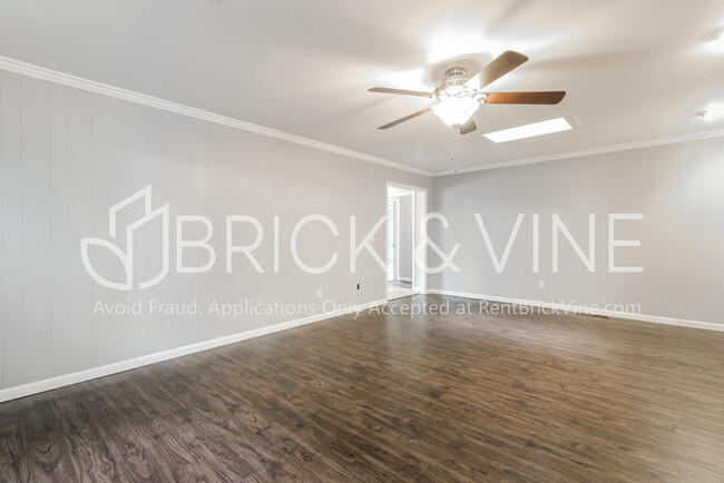 Building Photo - 1608 Ridgecrest Rd
