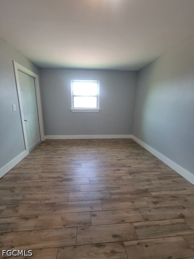 Building Photo - 203 Redcliff Ave