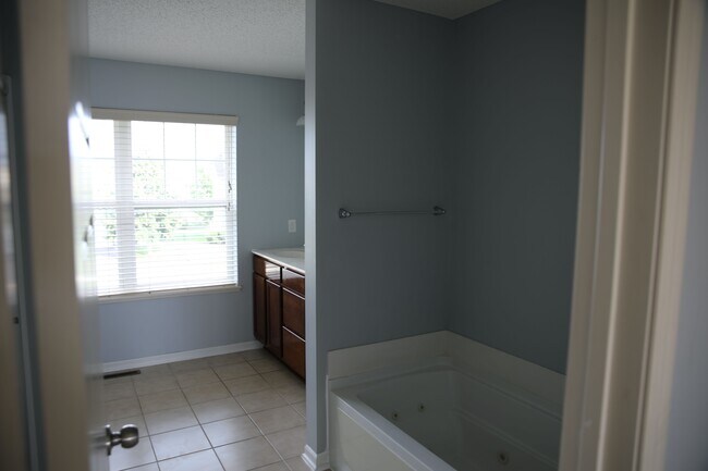 Building Photo - 16513 Dodd Ln