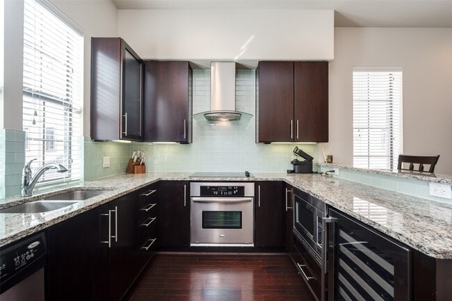 Building Photo - 2110 Shearn St