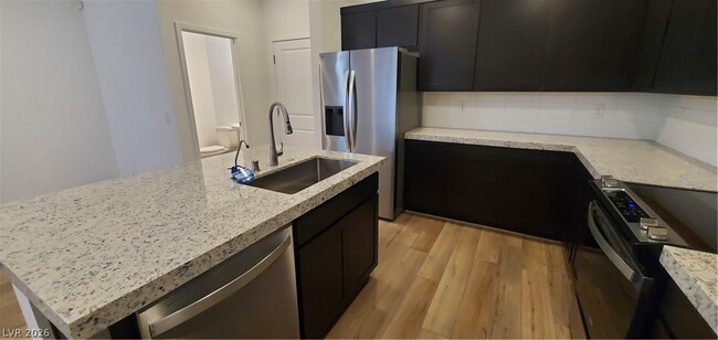 Building Photo - 184 Wewatta Ave