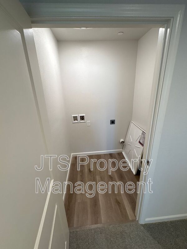 Building Photo - 38 Oak Manor Way