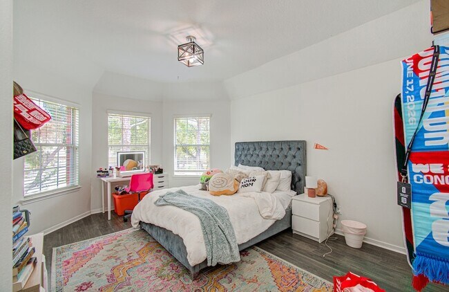 Building Photo - 26427 Sagewood Forest Dr