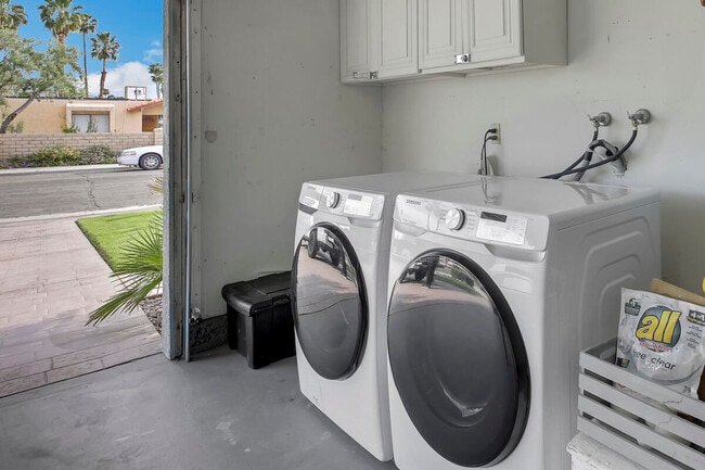 Building Photo - 2230 Tamarisk Rd