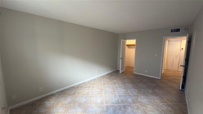 Building Photo - 251 S Cypress Rd