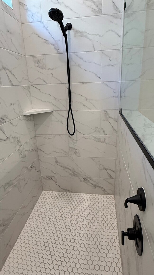 Building Photo - 215 Amaranth Wy