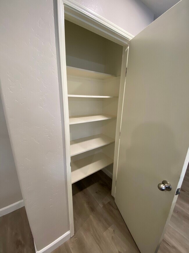 Building Photo - 450 Topanga Ct