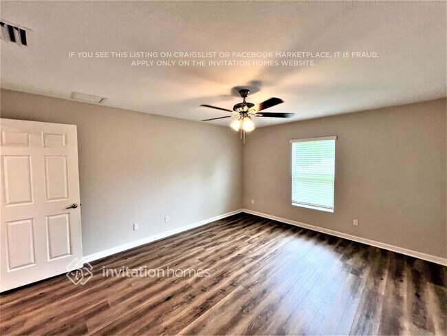 Building Photo - 832 SE Starflower Ave