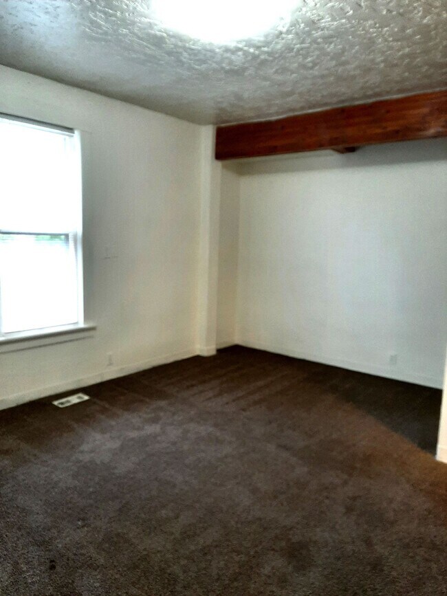 Building Photo - (1614 8th Ave)