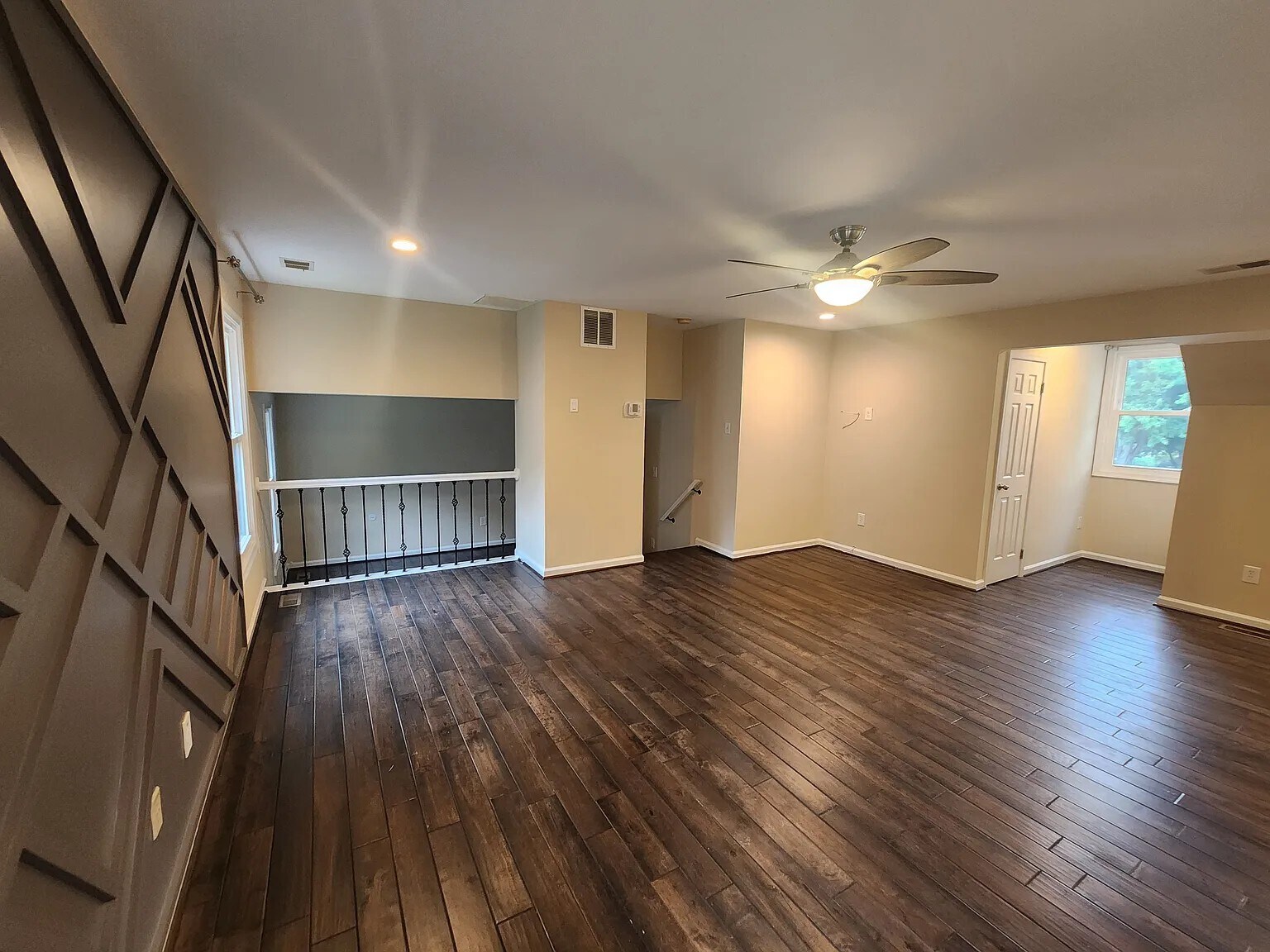 Building Photo - 721 Symphony Woods Dr
