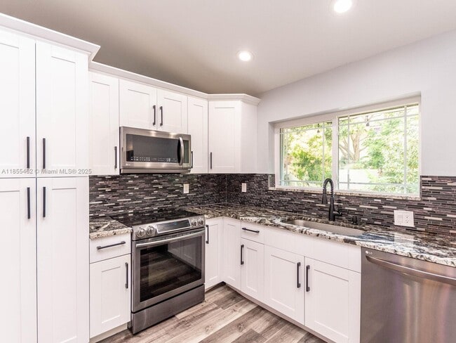 Building Photo - 9939 Majestic Way