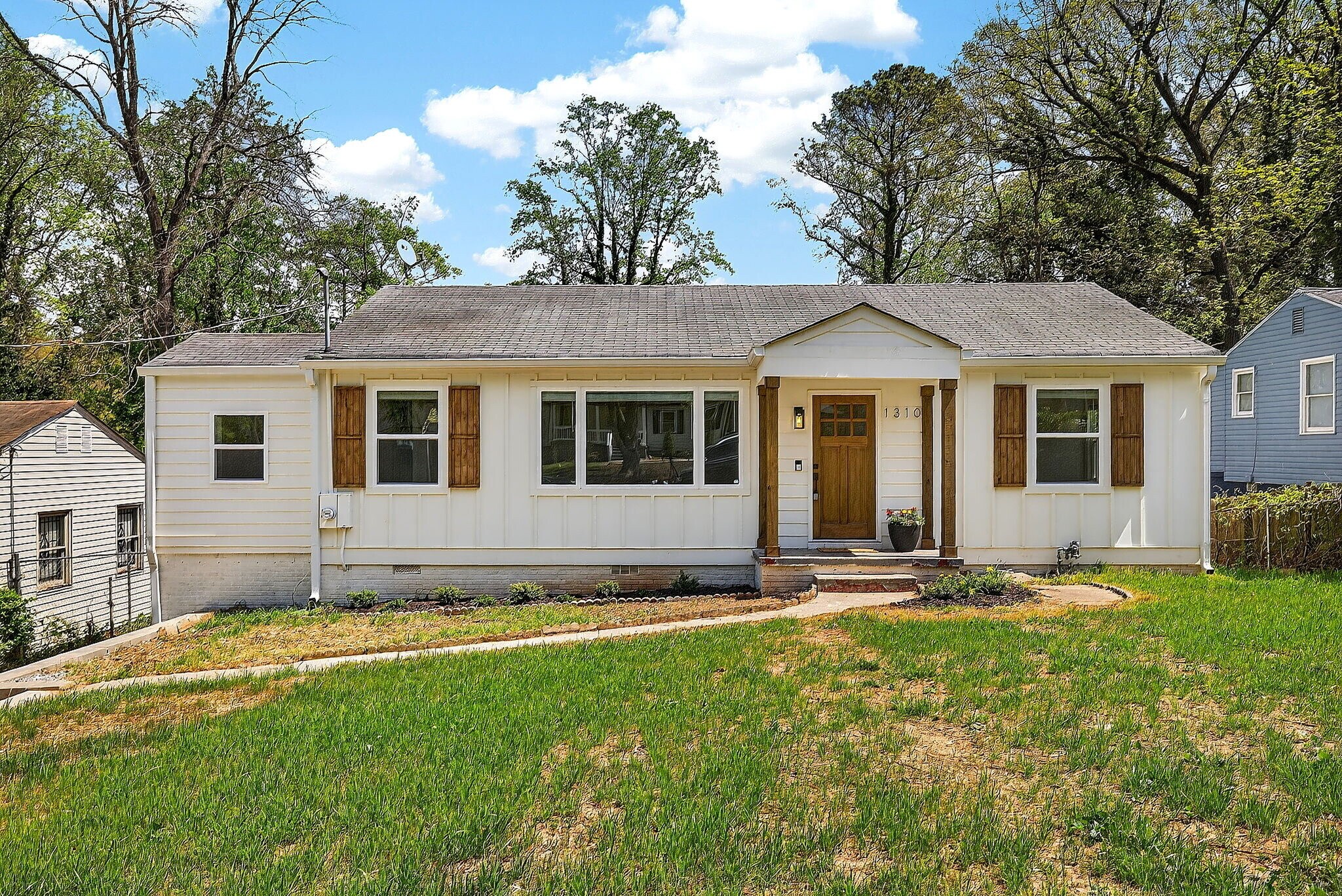 Building Photo - 1310 Kenilworth Dr SW