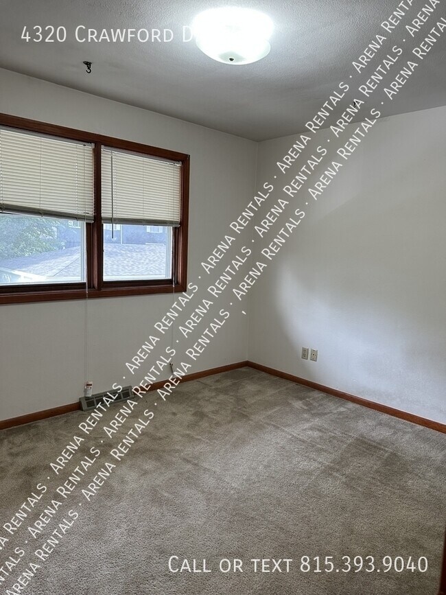 Building Photo - 4320 Crawford Dr