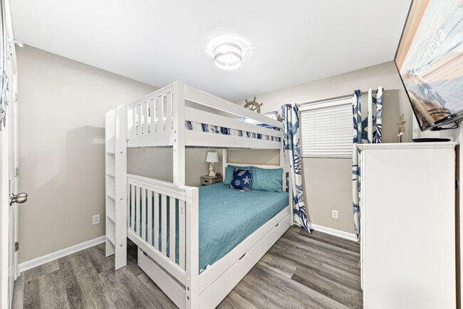 Building Photo - 405 Plantation Rd