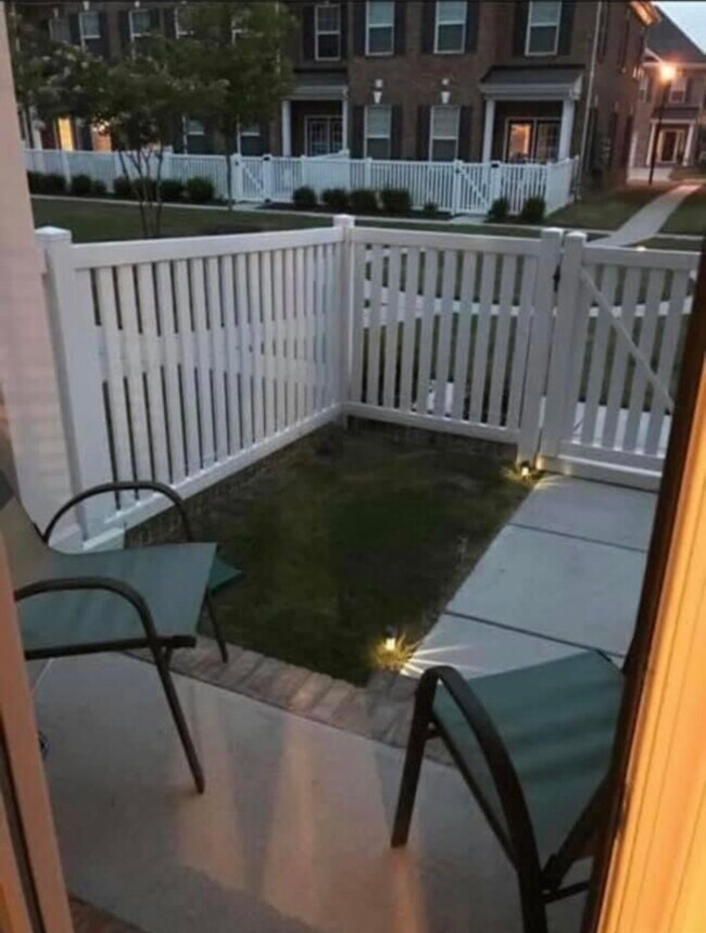 Building Photo - 1120 Winsford Ln