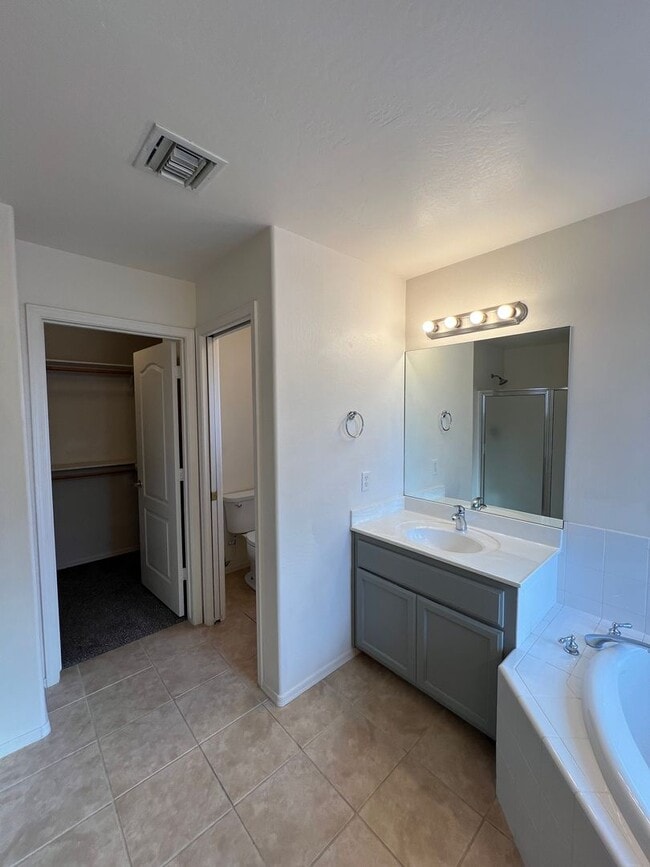 Building Photo - 4 BEDROOM IN BARKLEY RANCH!