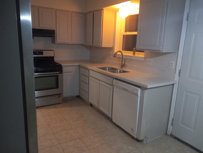Building Photo - 1410 Cherry Creek Ct