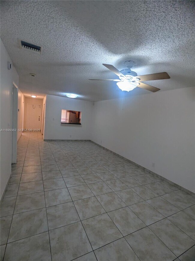 Building Photo - 448 Lakeview Dr