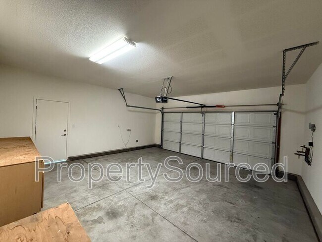 Building Photo - 333 Catmint St