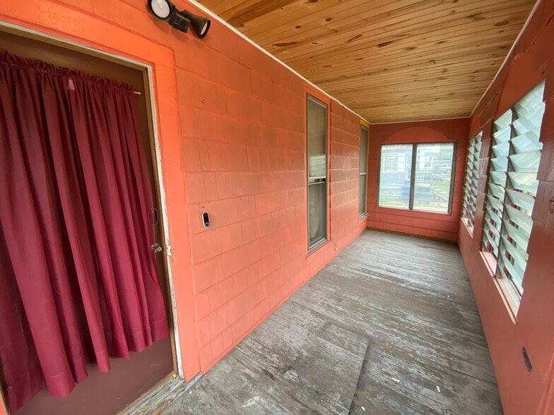 Front Porch - 630 9th ave s