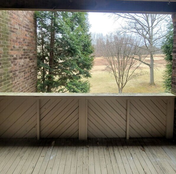 Building Photo - 705 Mountainview Dr