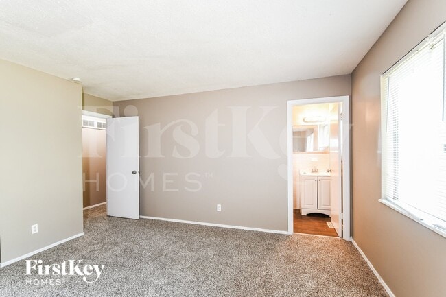 Building Photo - 2030 E Humes Ln