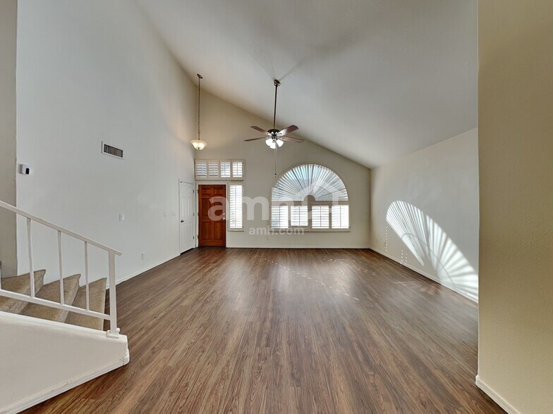 Building Photo - 4229 N Ranier