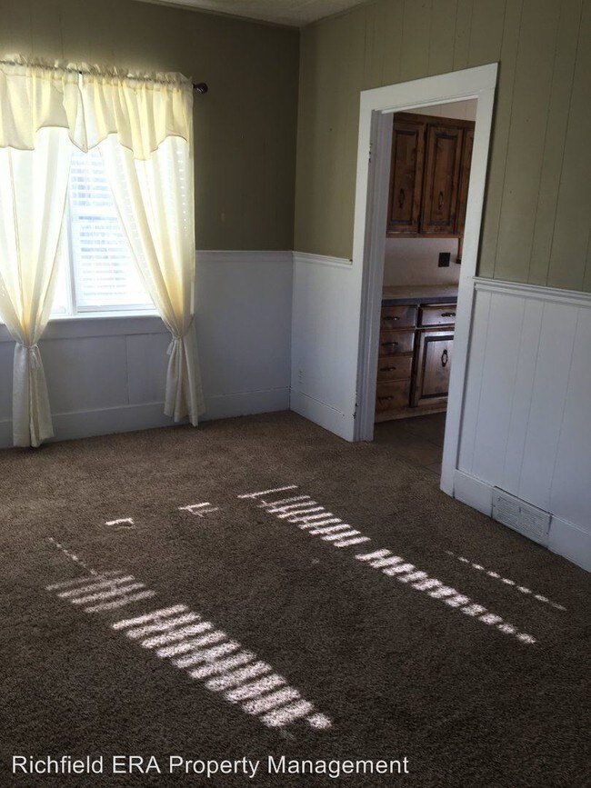 Building Photo - 3 br, 1 bath House - 131 North State Street